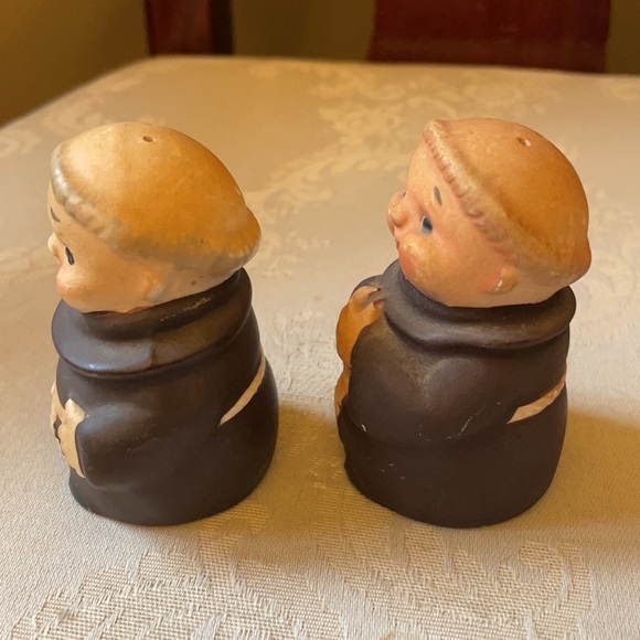 Vintage German Goebel Friar Tuck salt and pepper shakers from 1950s, EUC - Picture 5 of 10